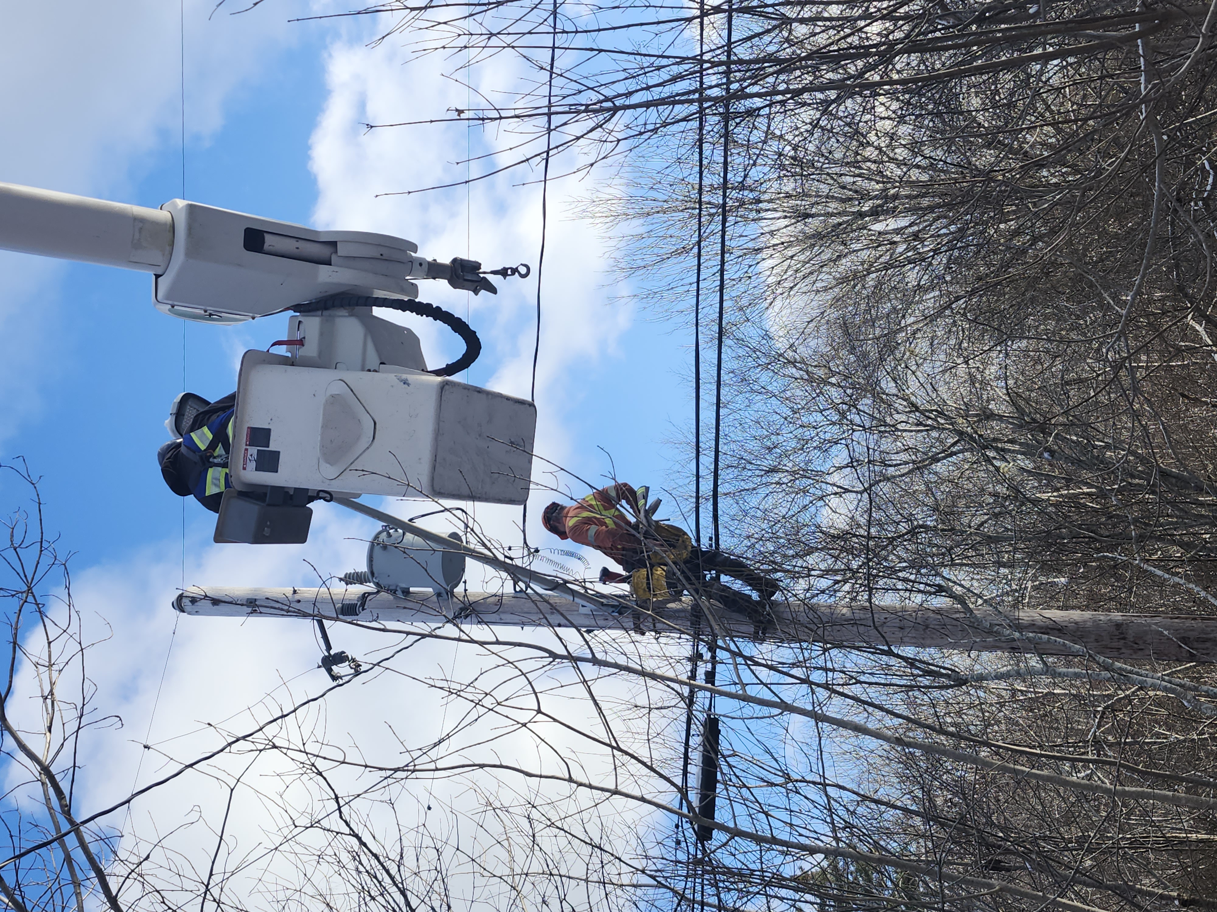 Bucket truck and crew support for larger projects